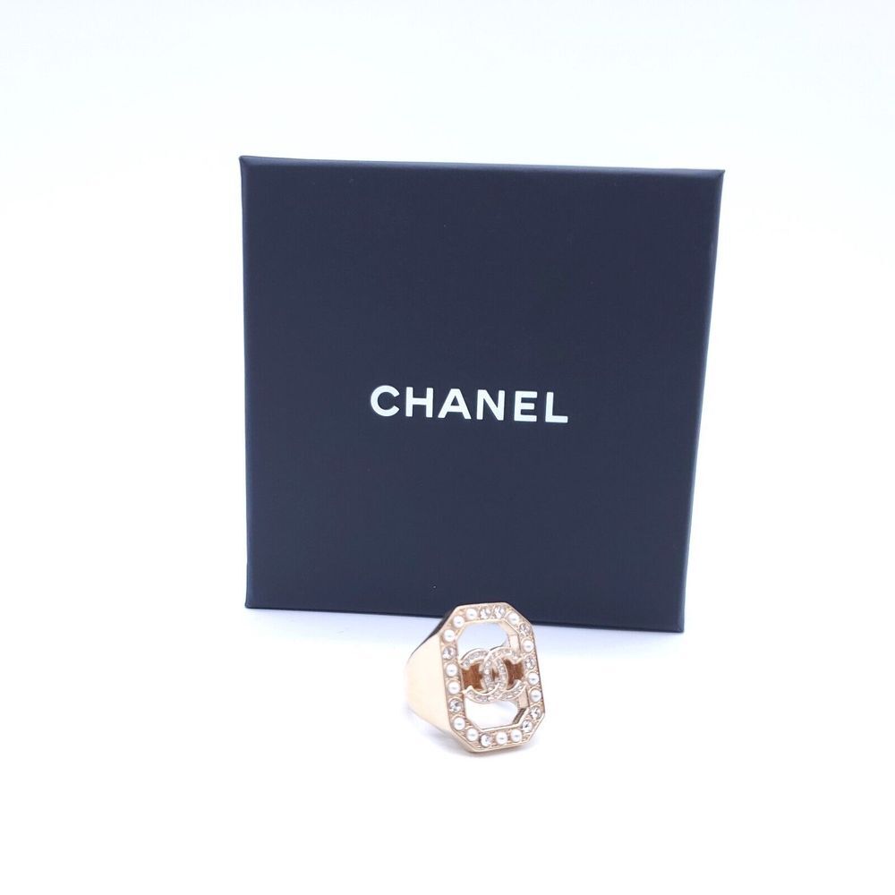 CHANEL RING GOLD PEARLY WHITE & CRYSTAL ABB775 B14169 NR657 Size 52 US 7 NIB